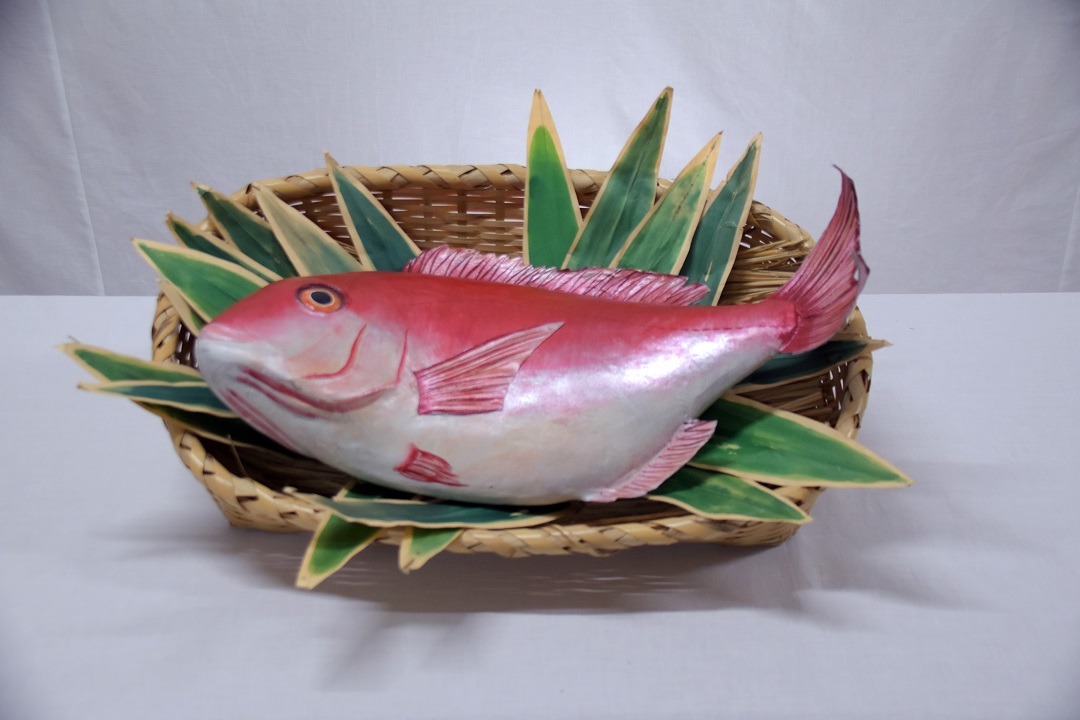 02　魚屋　笊に笹　魚
